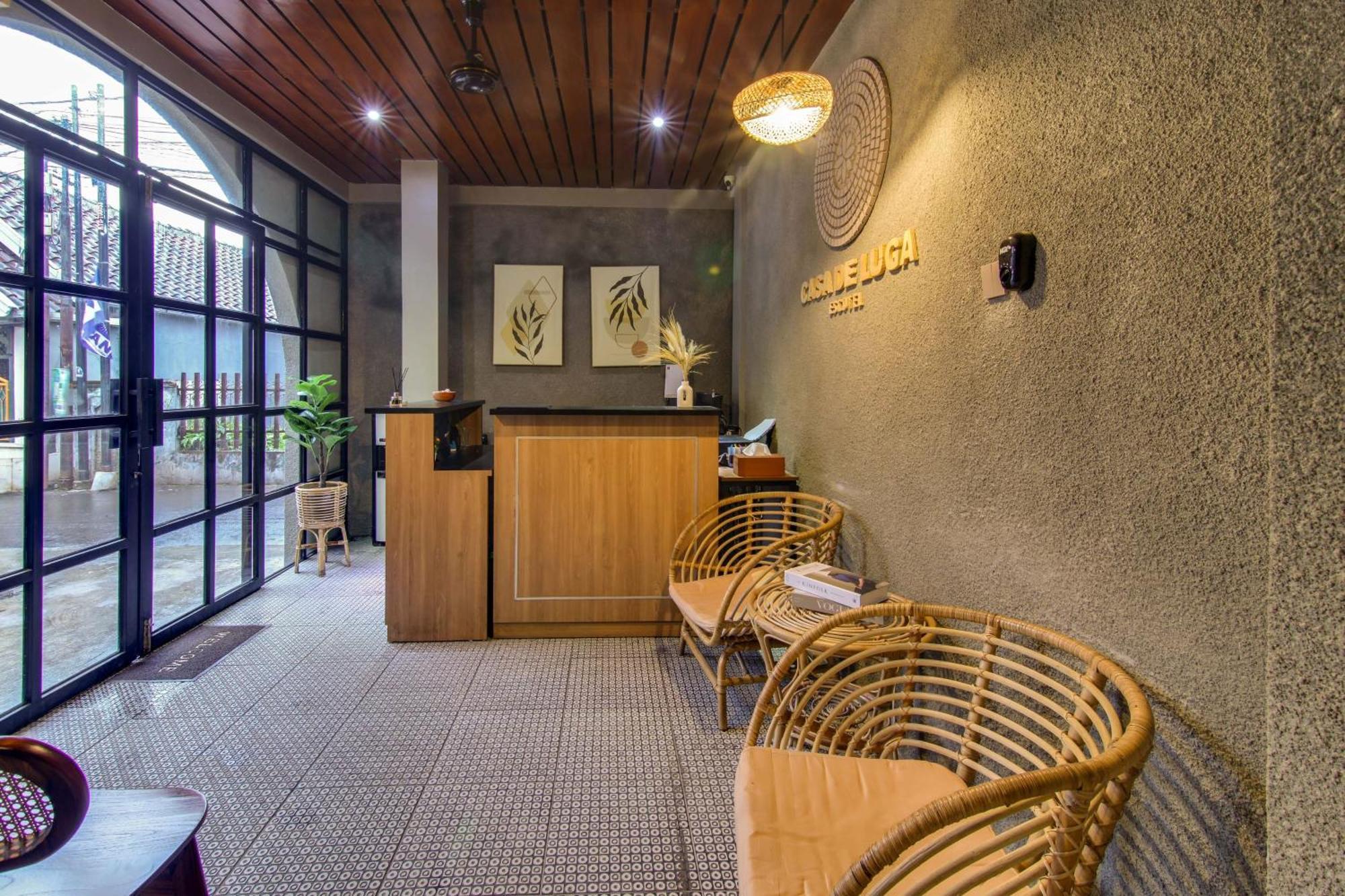Escotel Casa De Luga Jakarta Exterior photo
